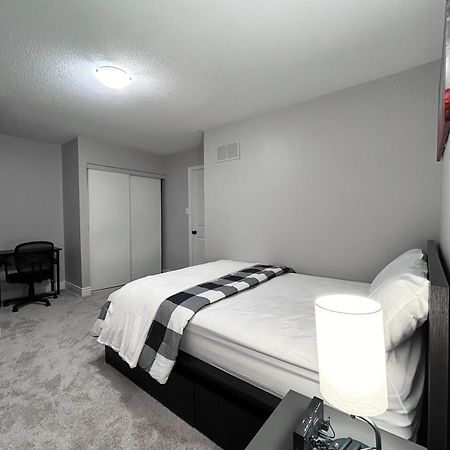 Room In Oshawa, 24/7 Security, Free Parking Eksteriør bilde